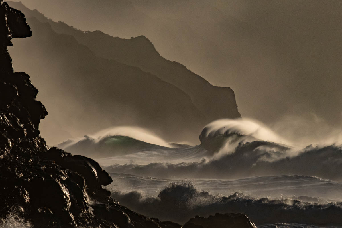 Charging Seas at Ke'e