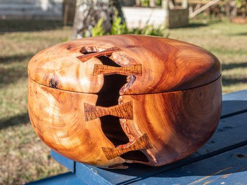 Lidded Opiuma wood calabash | patrickbremser